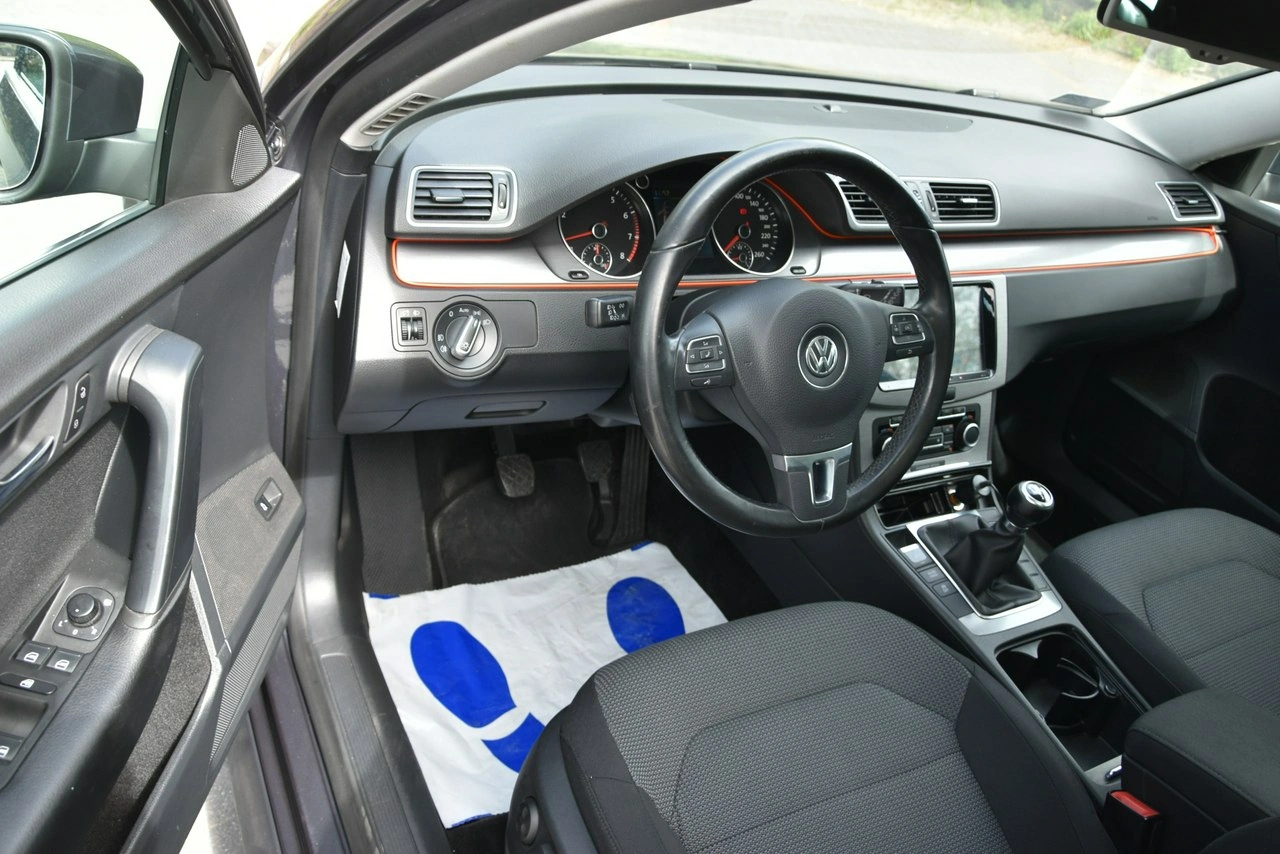 Volkswagen Passat - Zdjęcie 15