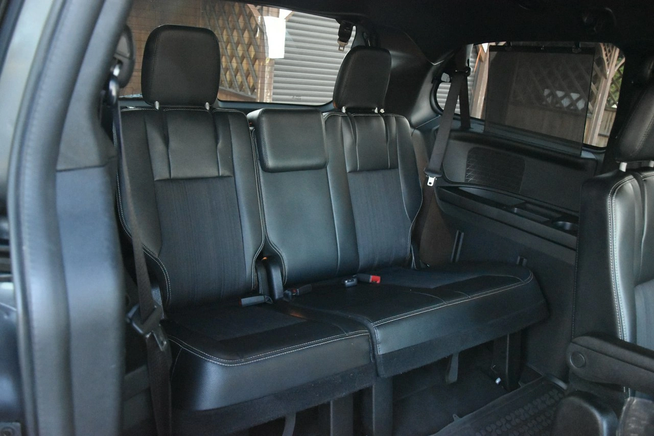 Chrysler Town & Country - Zdjęcie 12