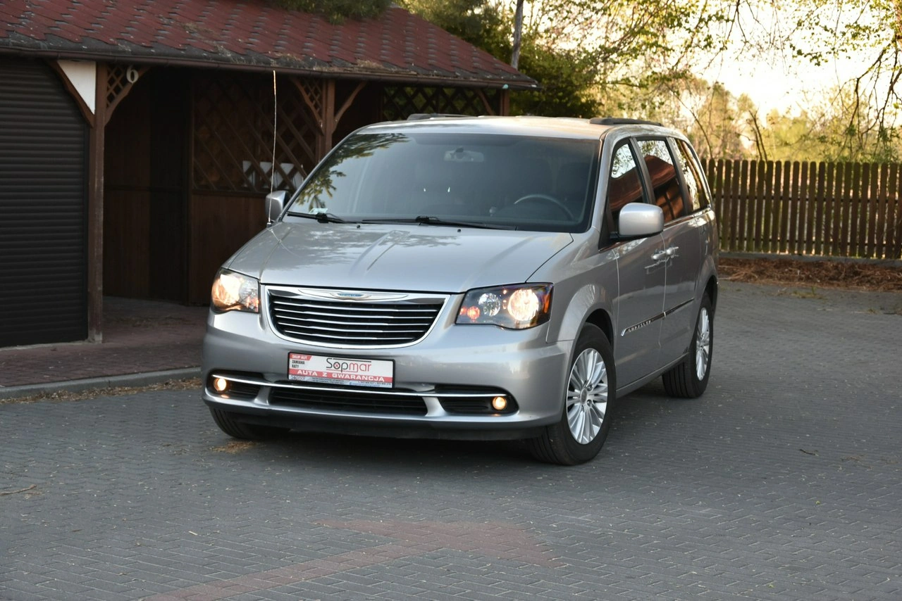 Chrysler Town & Country - Zdjęcie 1