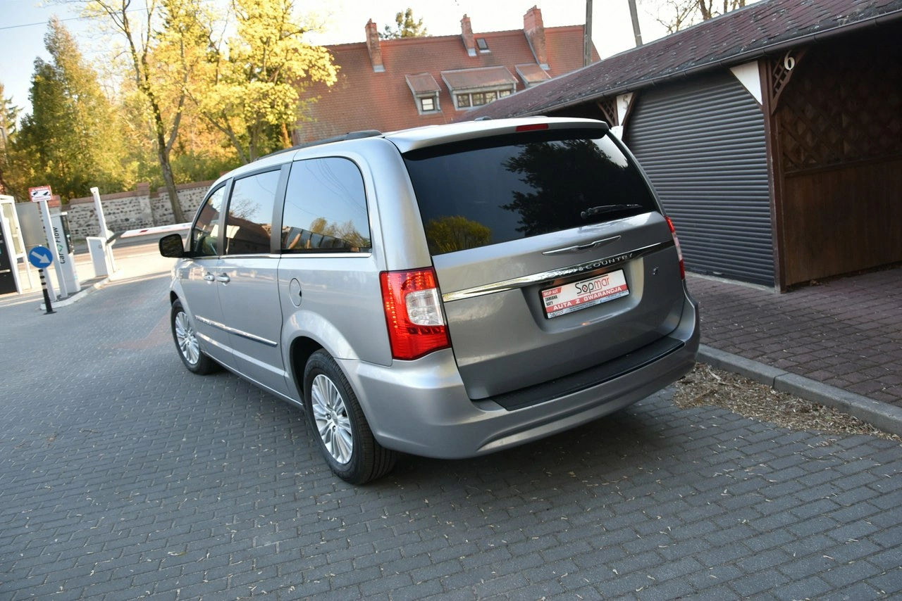 Chrysler Town & Country - Zdjęcie 20