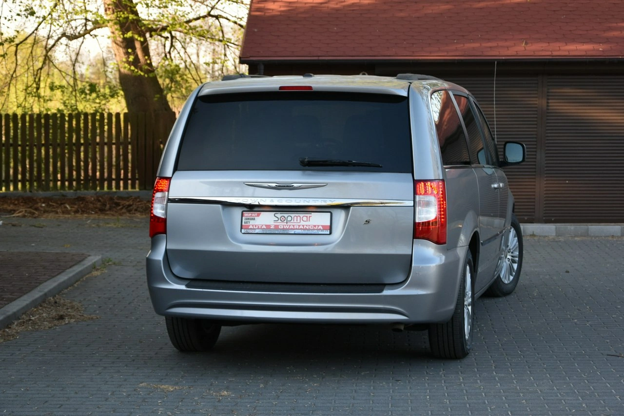 Chrysler Town & Country - Zdjęcie 21