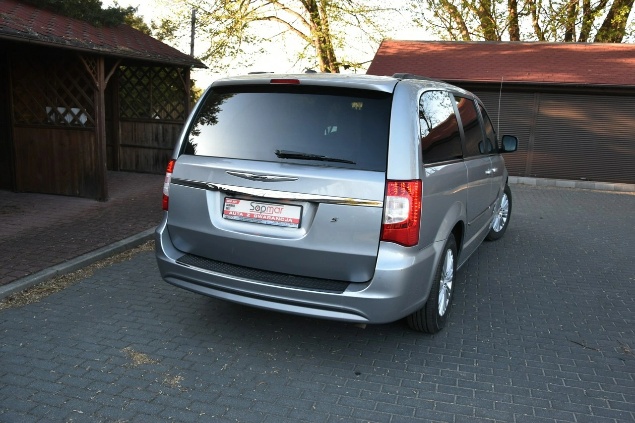 Chrysler Town & Country - Zdjęcie 22