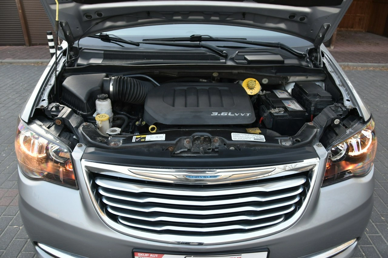 Chrysler Town & Country - Zdjęcie 26