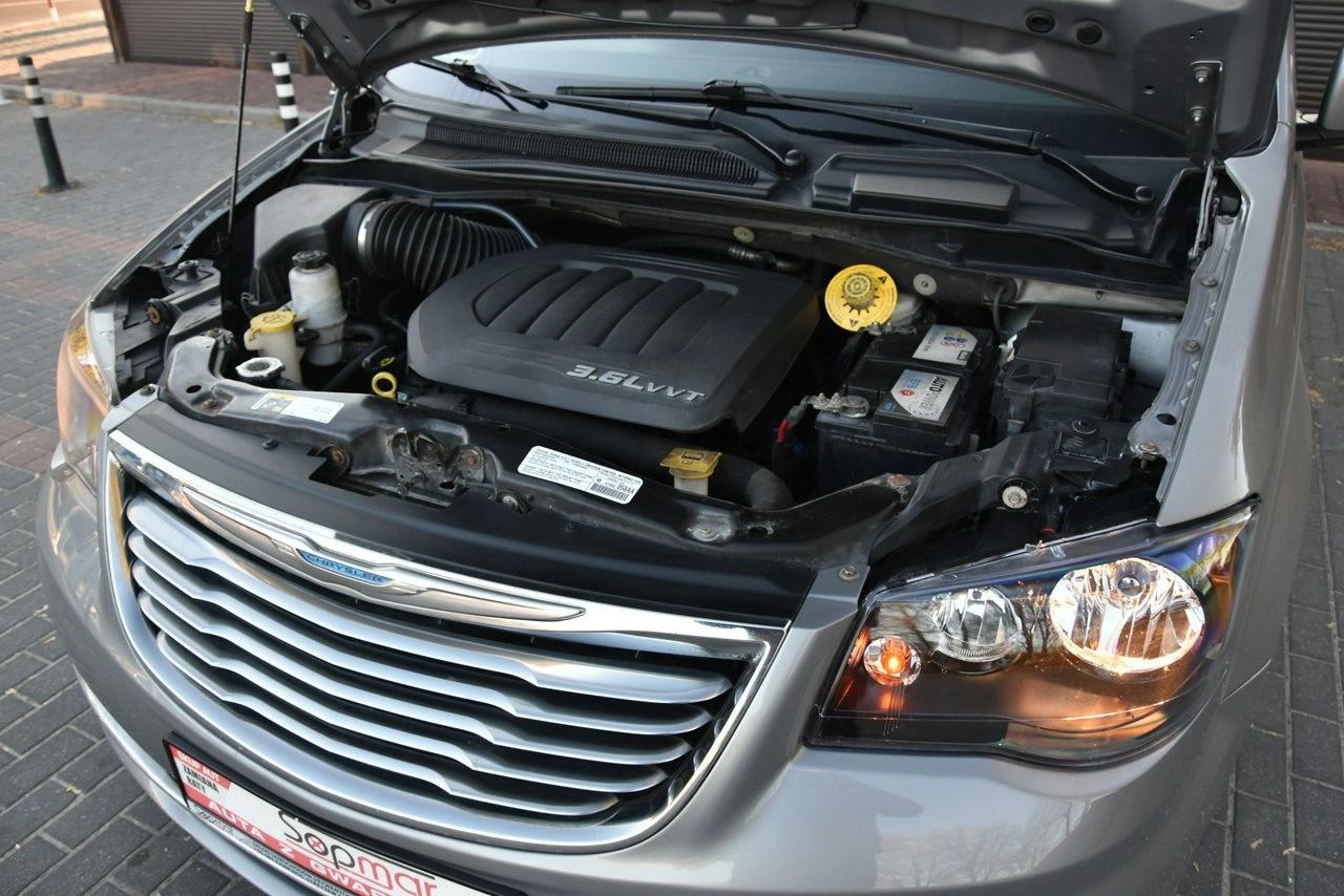 Chrysler Town & Country - Zdjęcie 27