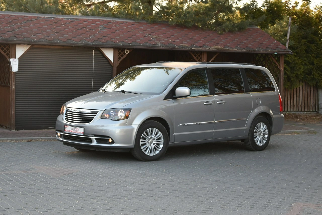 Chrysler Town & Country - Zdjęcie 2