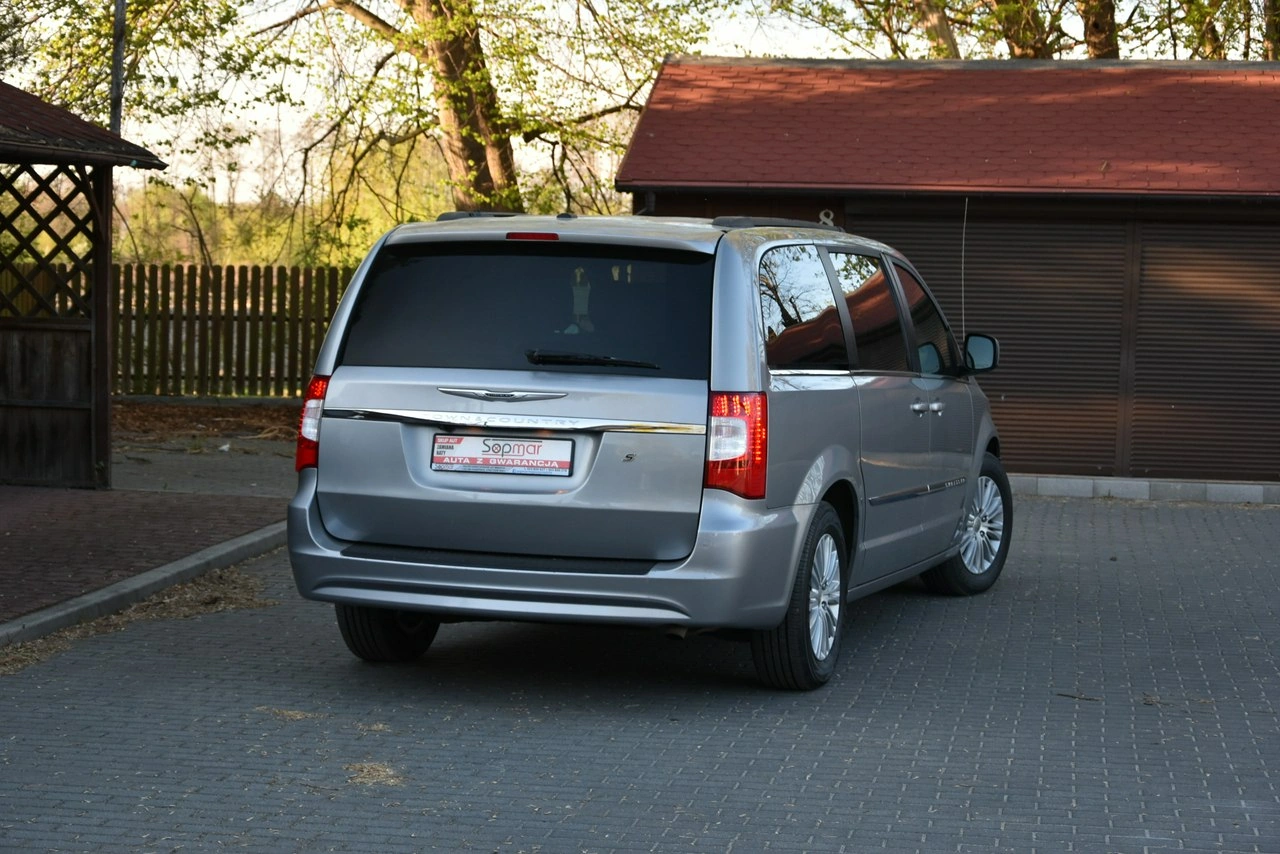 Chrysler Town & Country - Zdjęcie 5