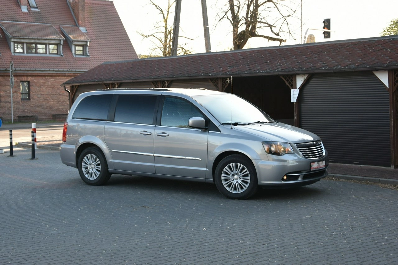 Chrysler Town & Country - Zdjęcie 7
