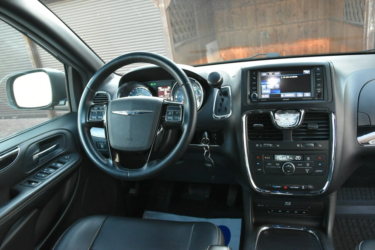 Chrysler Town & Country - Zdjęcie 8