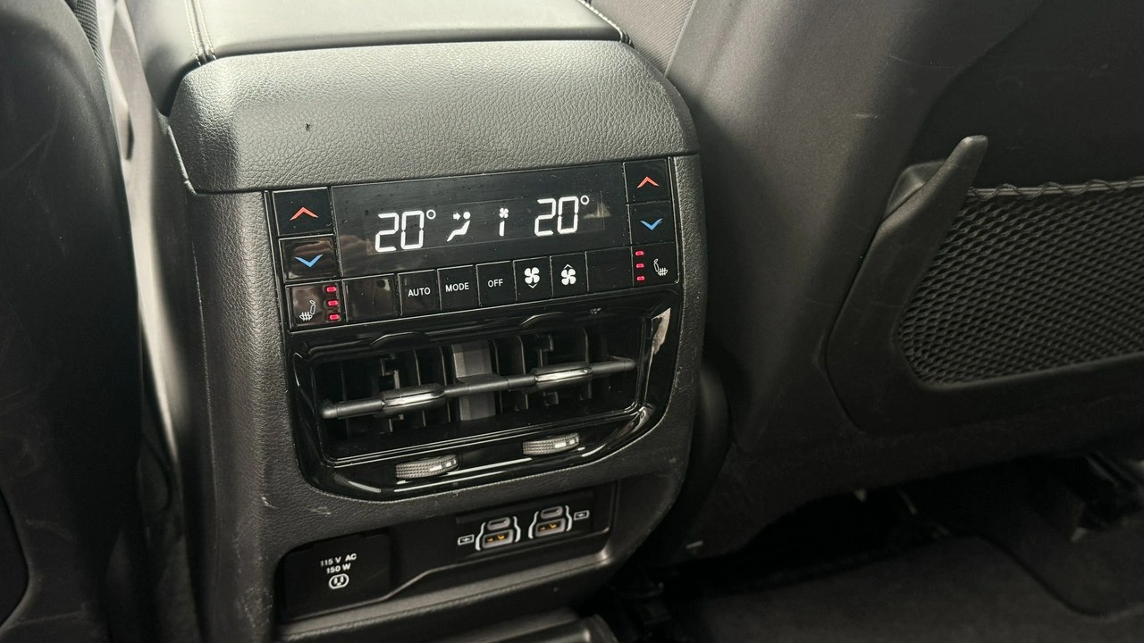 Jeep Grand Cherokee - Zdjęcie 16
