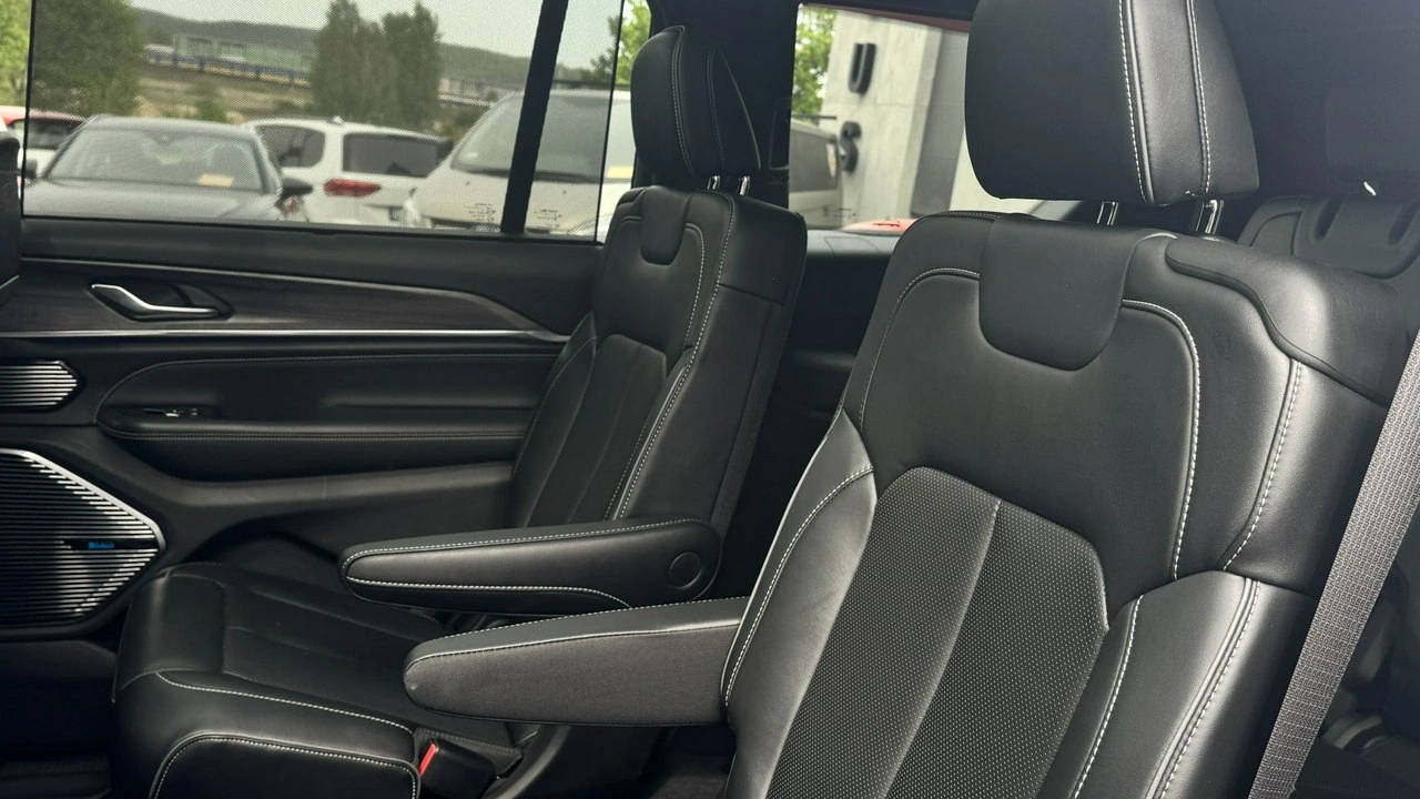 Jeep Grand Cherokee - Zdjęcie 25