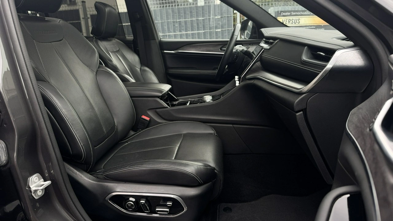 Jeep Grand Cherokee - Zdjęcie 39