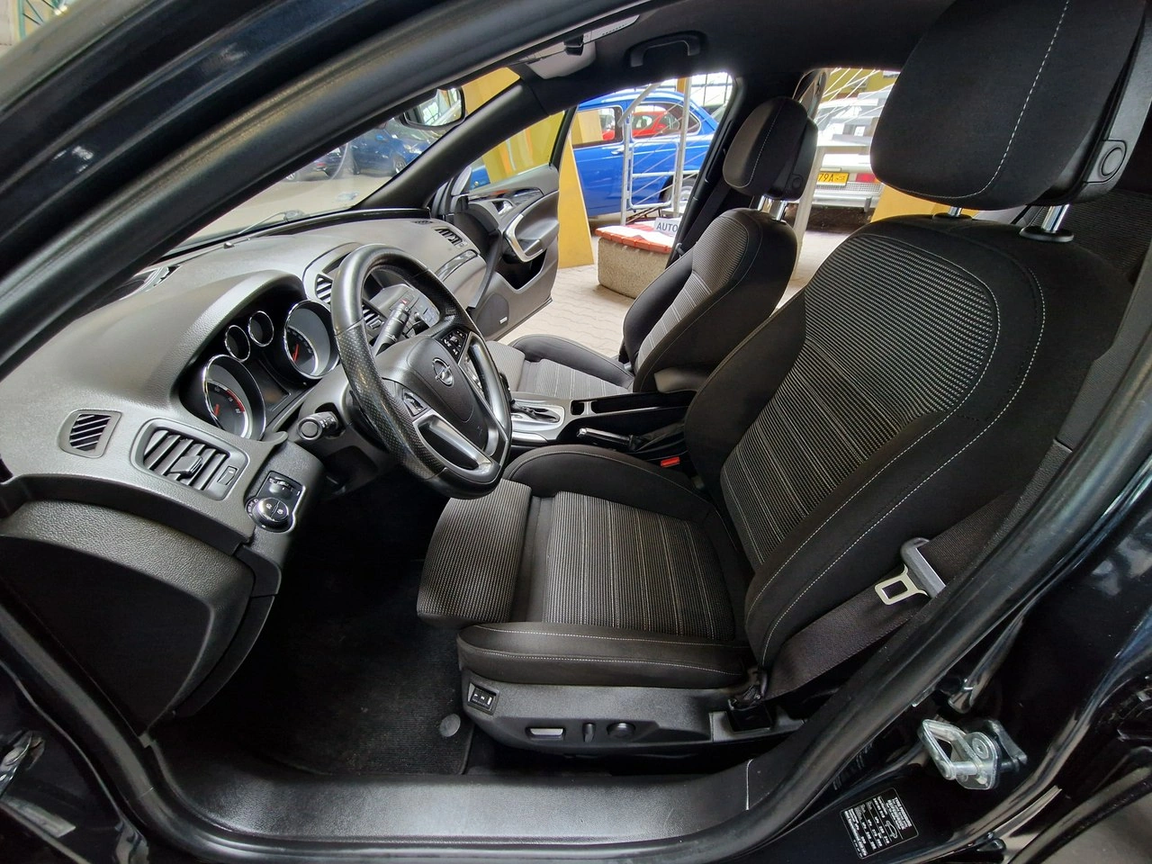 Opel Insignia - Zdjęcie 11