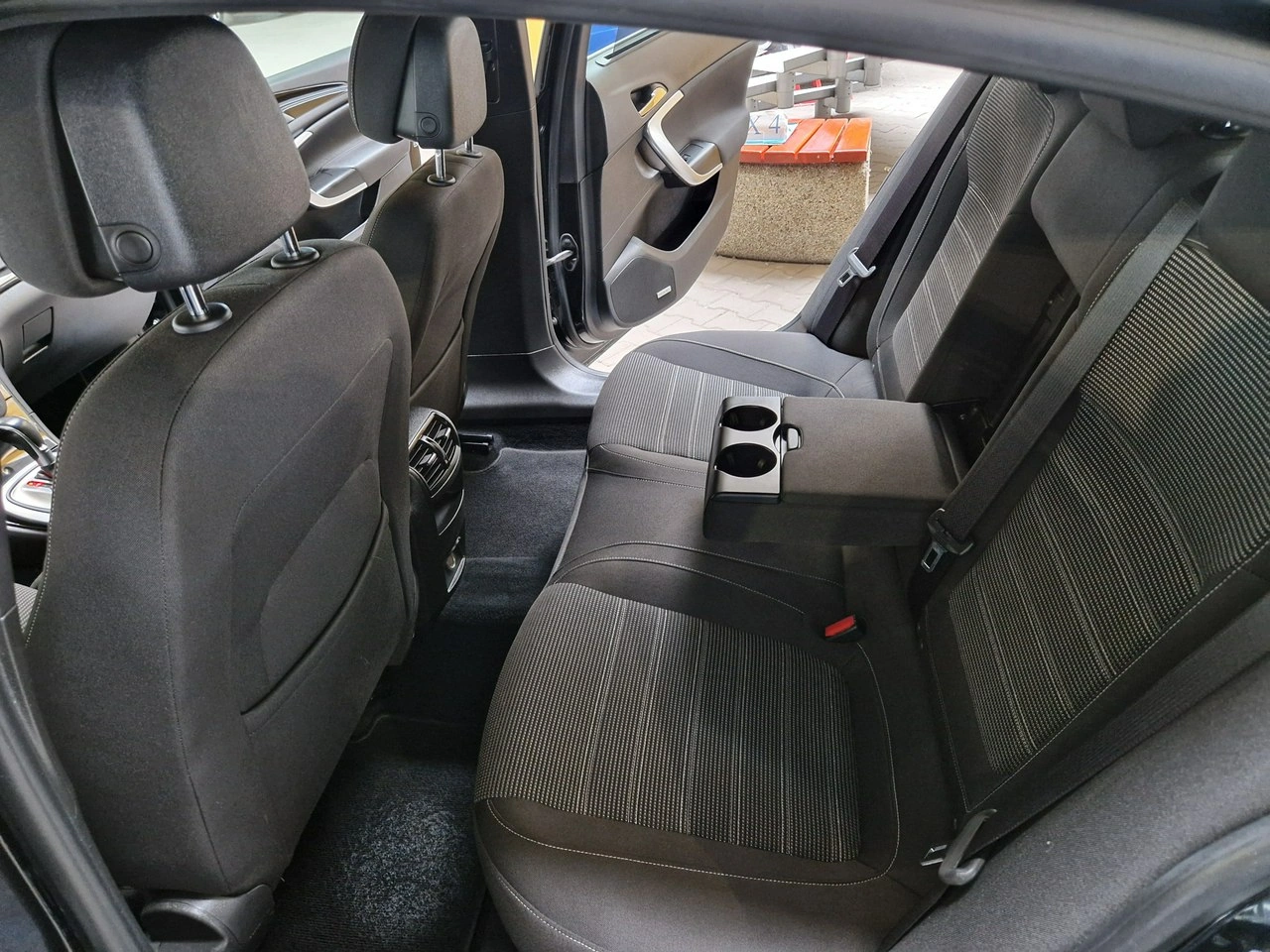 Opel Insignia - Zdjęcie 17