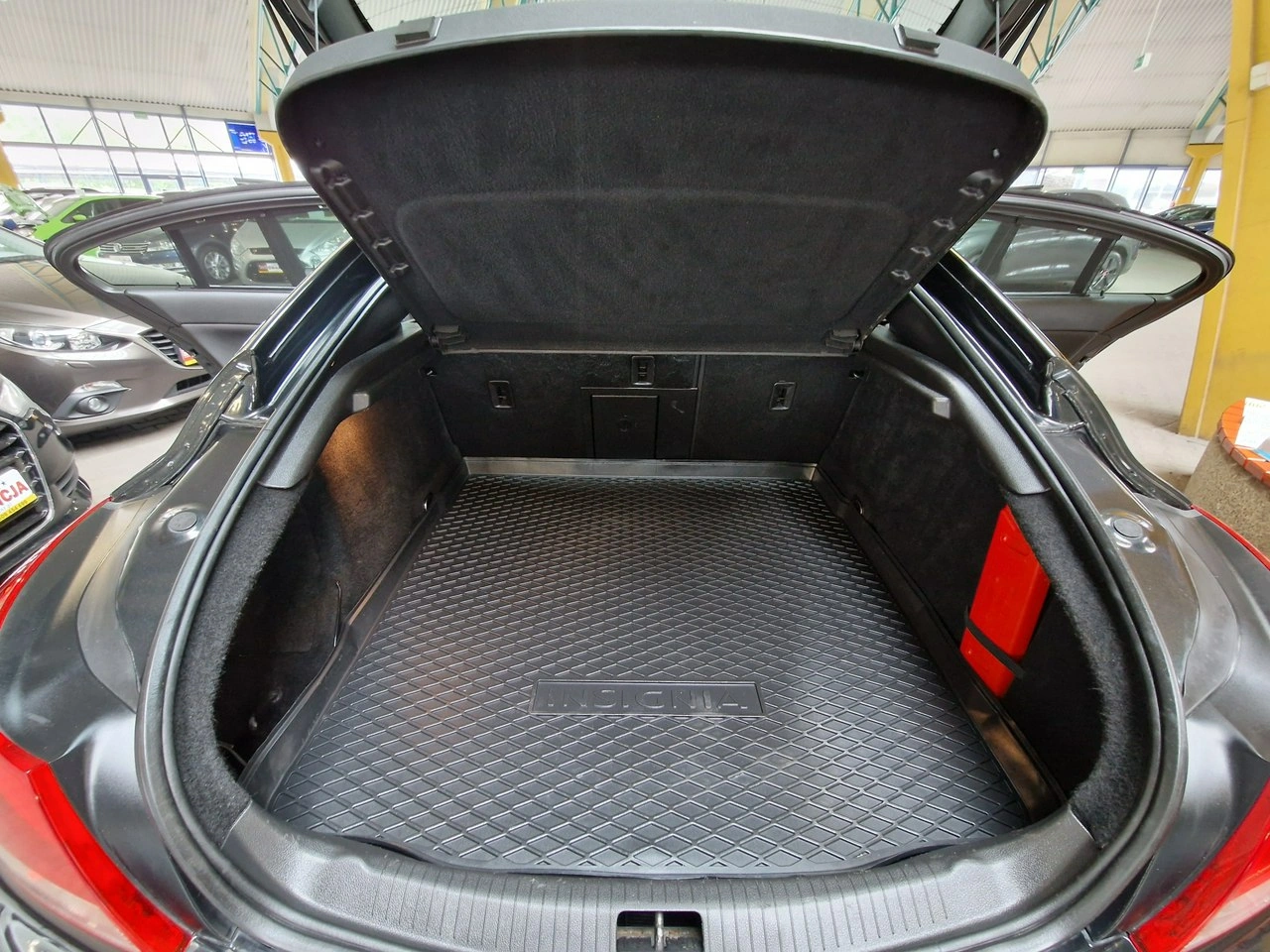 Opel Insignia - Zdjęcie 19