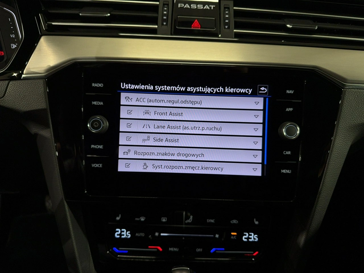 Volkswagen Passat Variant - Zdjęcie 22