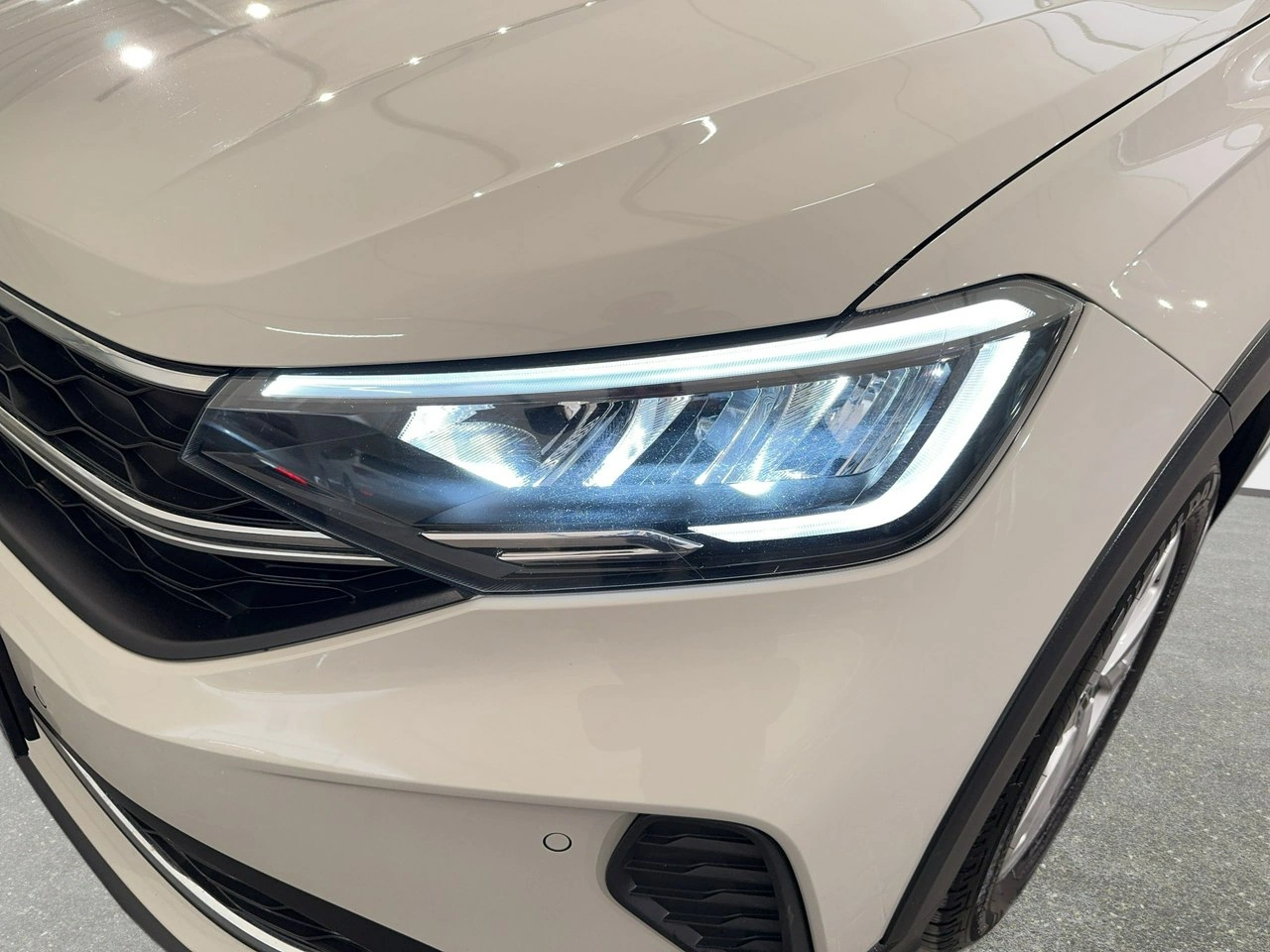 Volkswagen Taigo - Zdjęcie 8
