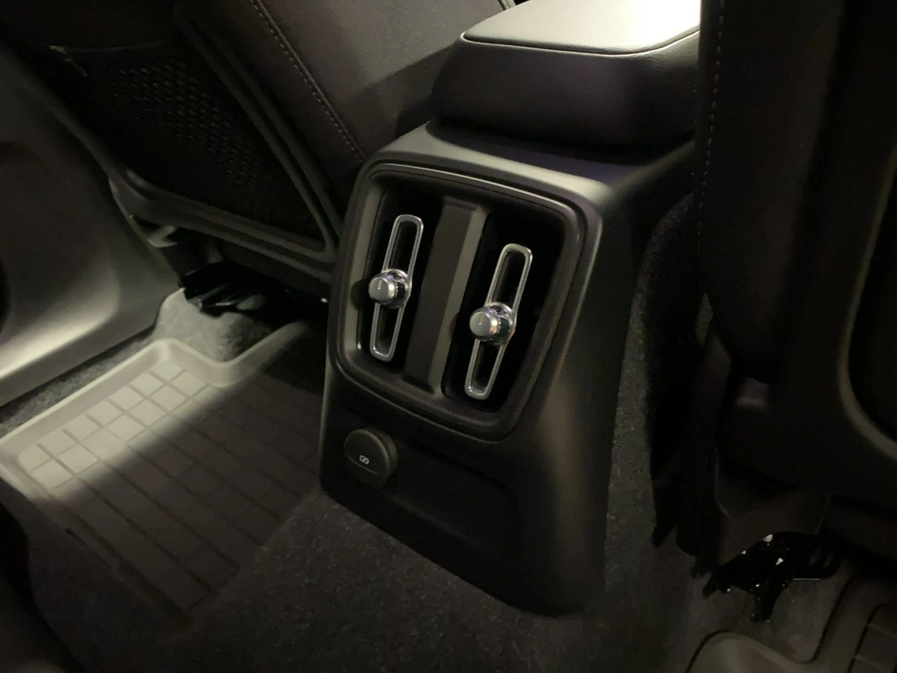 Volvo XC 40 - Zdjęcie 16