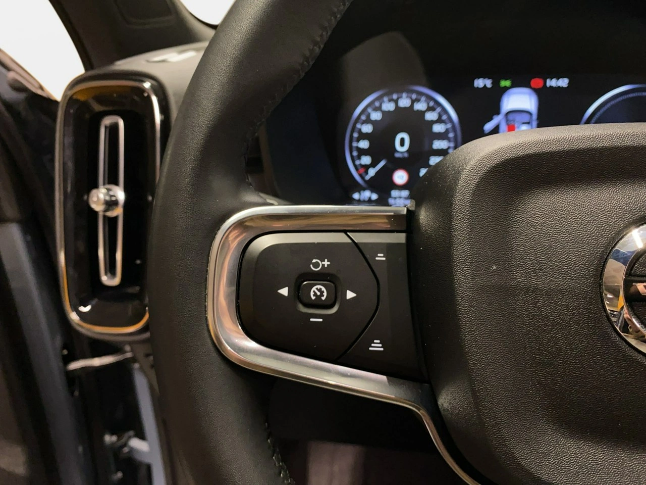 Volvo XC 40 - Zdjęcie 21