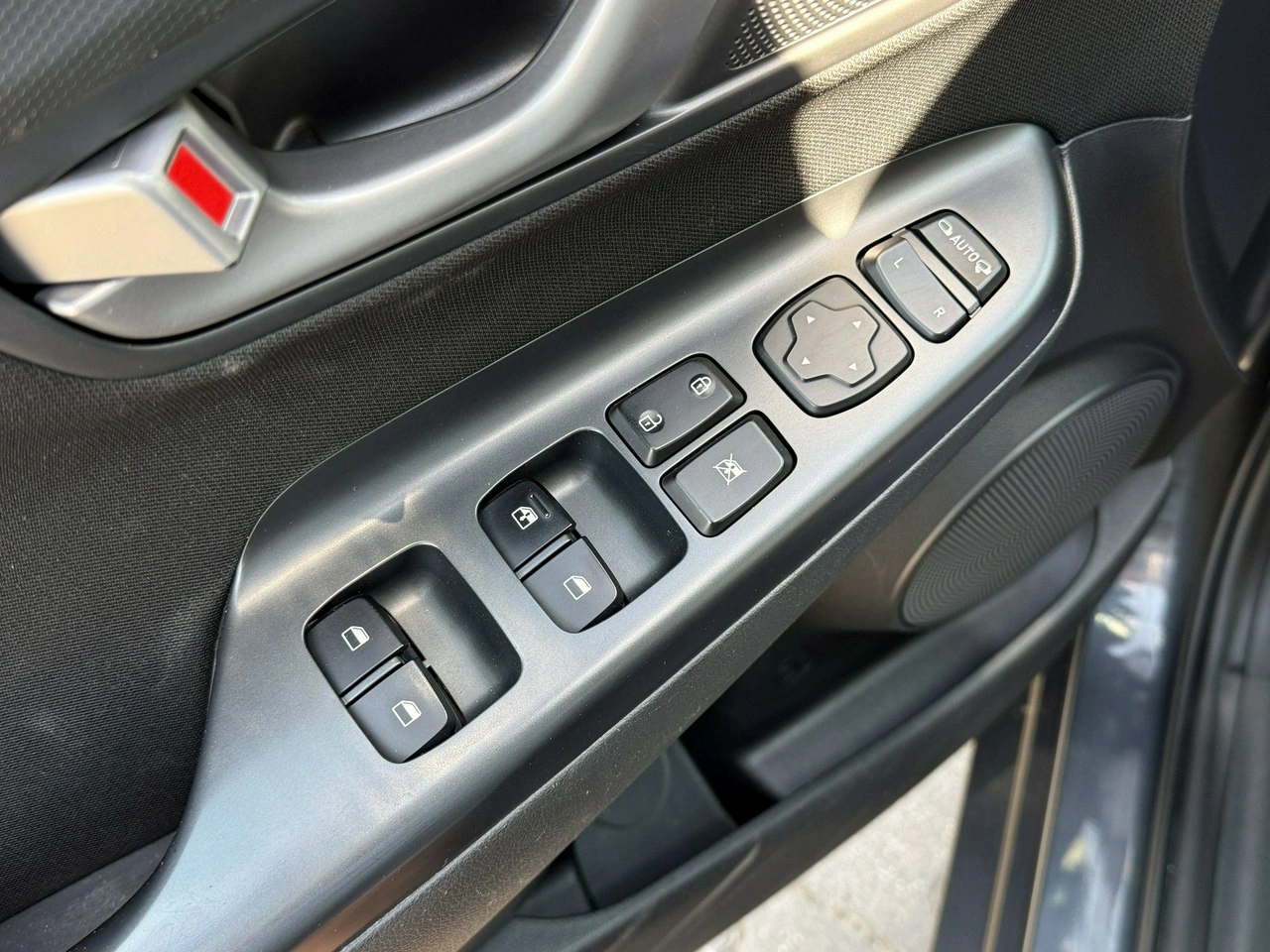 Hyundai Kona - Zdjęcie 11