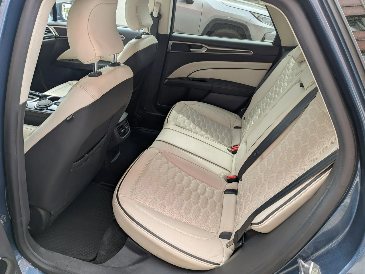 Ford Mondeo SW - Zdjęcie 11