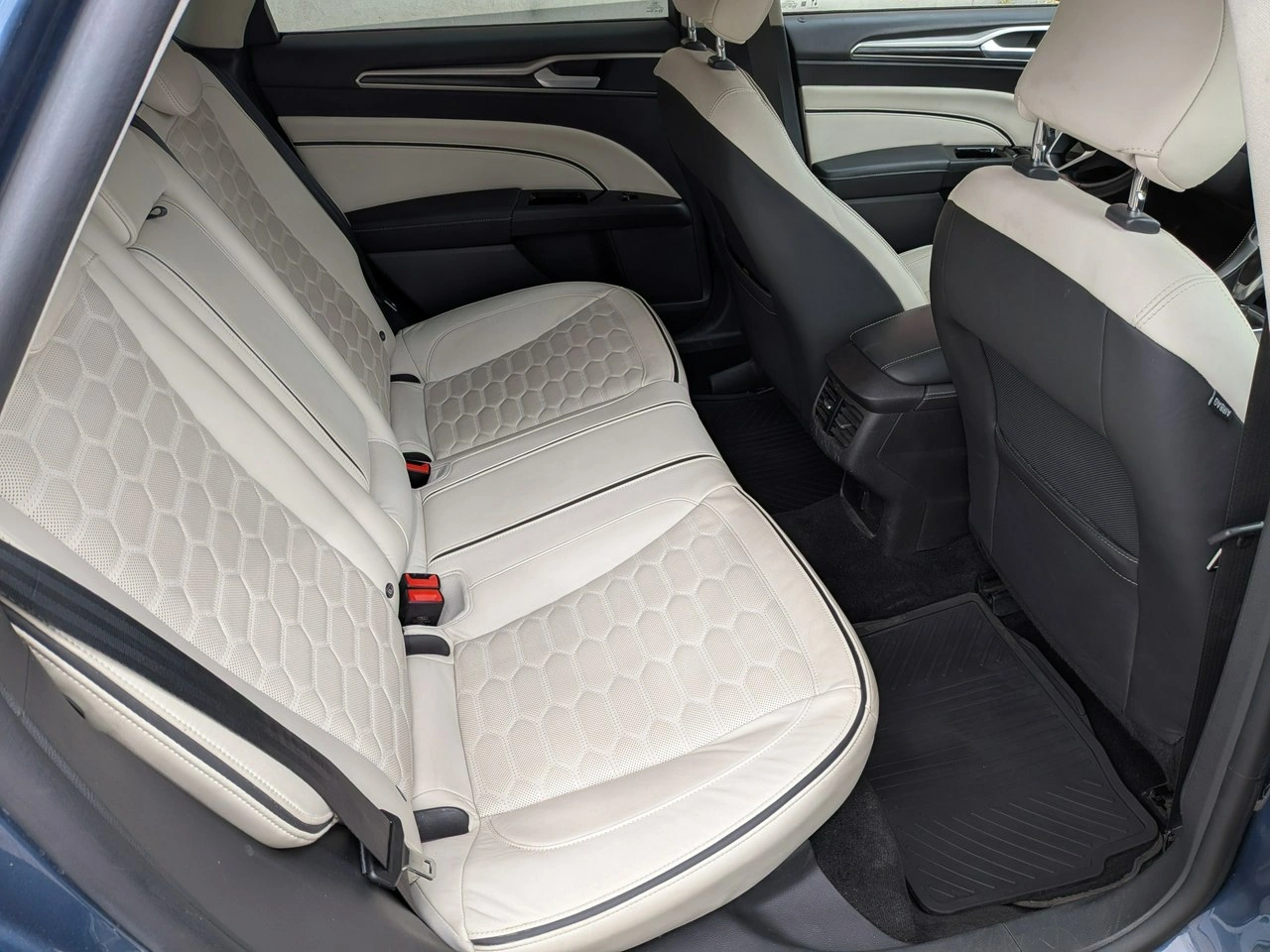 Ford Mondeo SW - Zdjęcie 16
