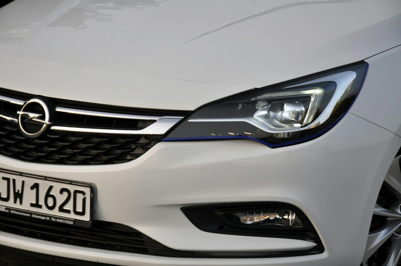 Opel Astra - Zdjęcie 11