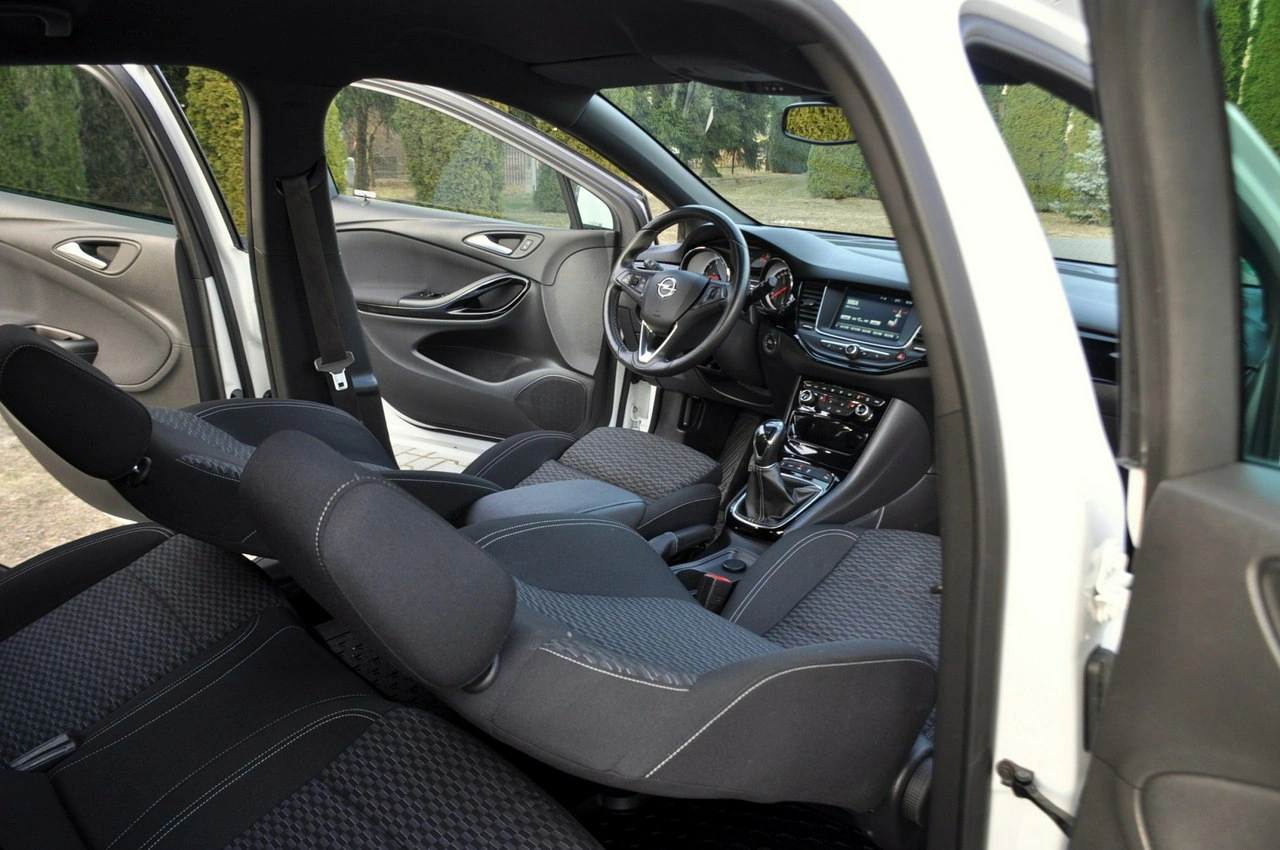 Opel Astra - Zdjęcie 22