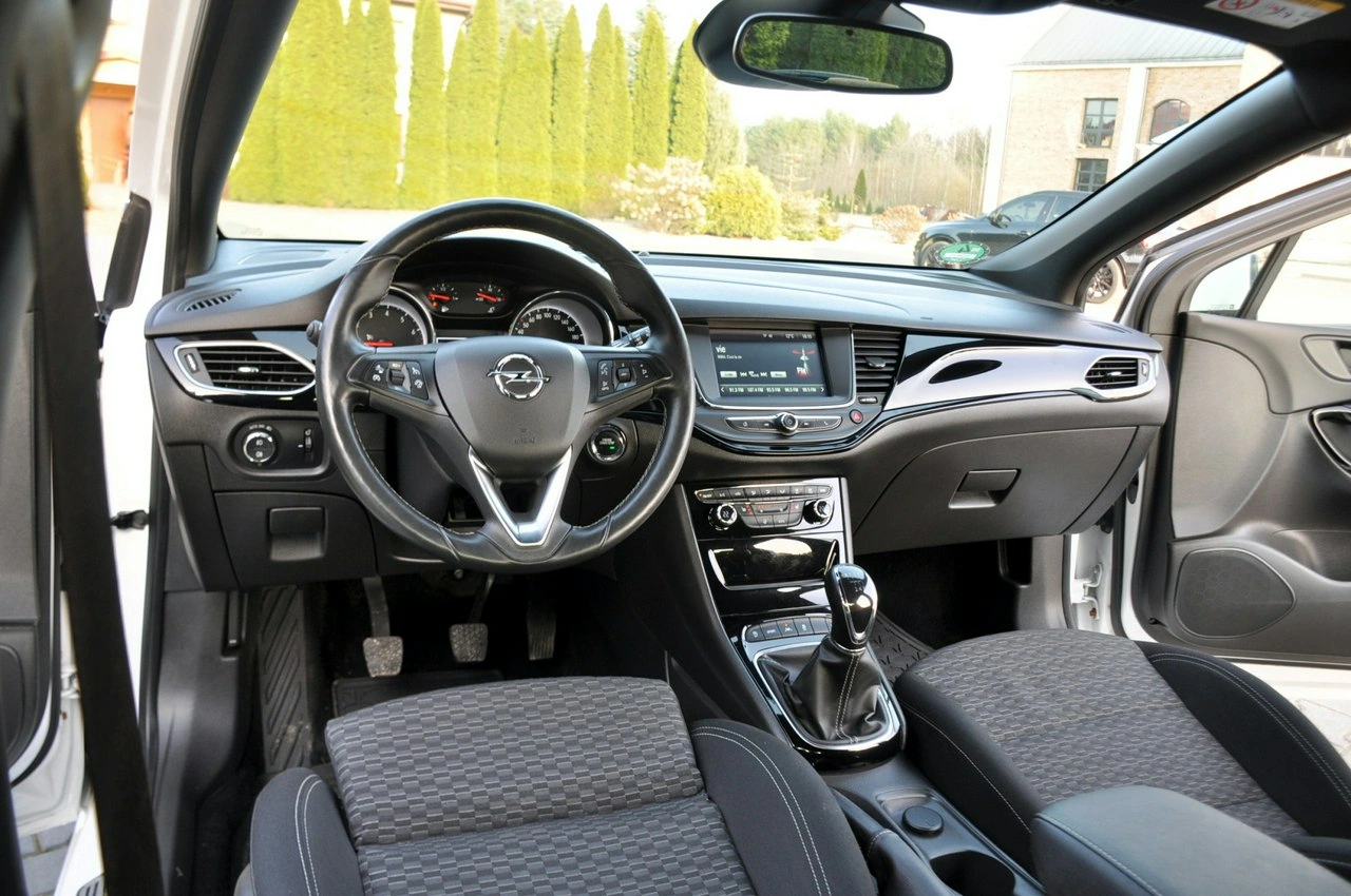 Opel Astra - Zdjęcie 27