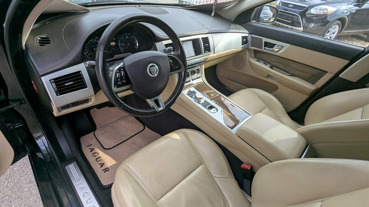 Jaguar XF - Zdjęcie 12
