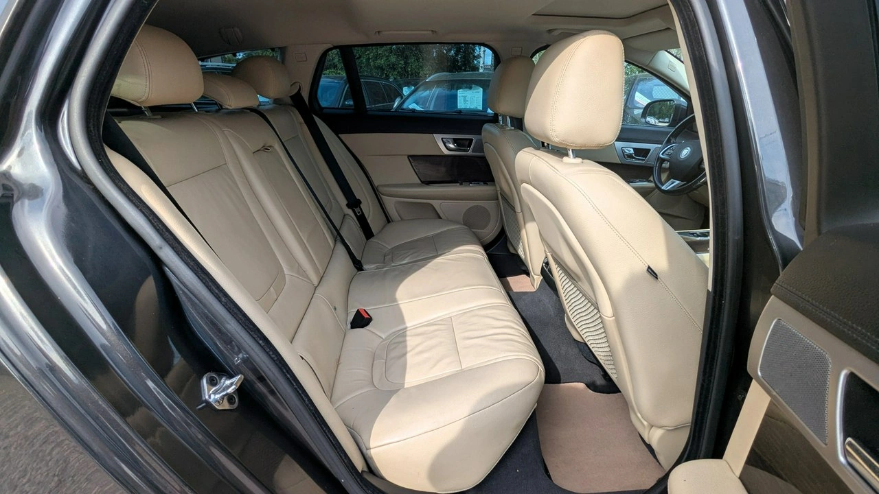 Jaguar XF - Zdjęcie 16