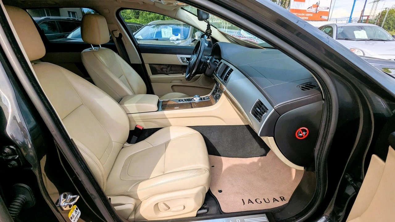 Jaguar XF - Zdjęcie 17