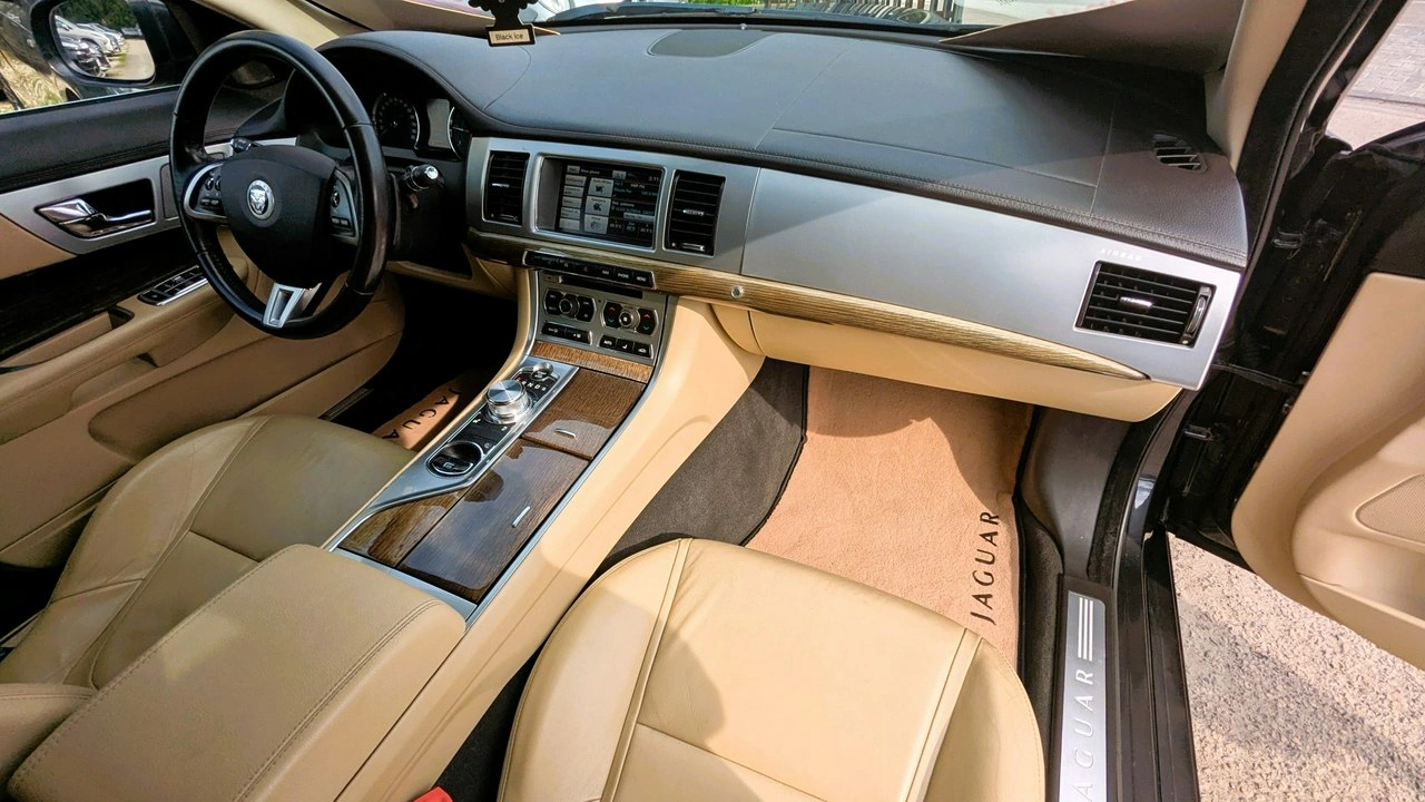 Jaguar XF - Zdjęcie 18