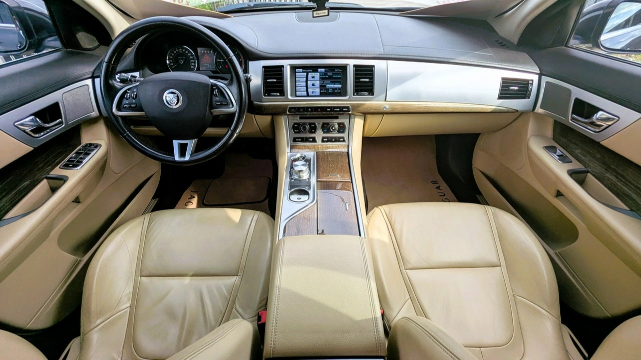 Jaguar XF - Zdjęcie 19
