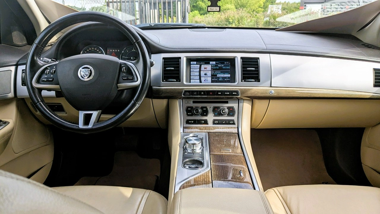Jaguar XF - Zdjęcie 20