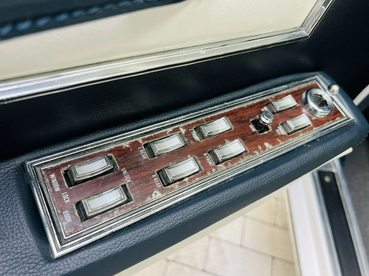Lincoln Continental - Zdjęcie 24