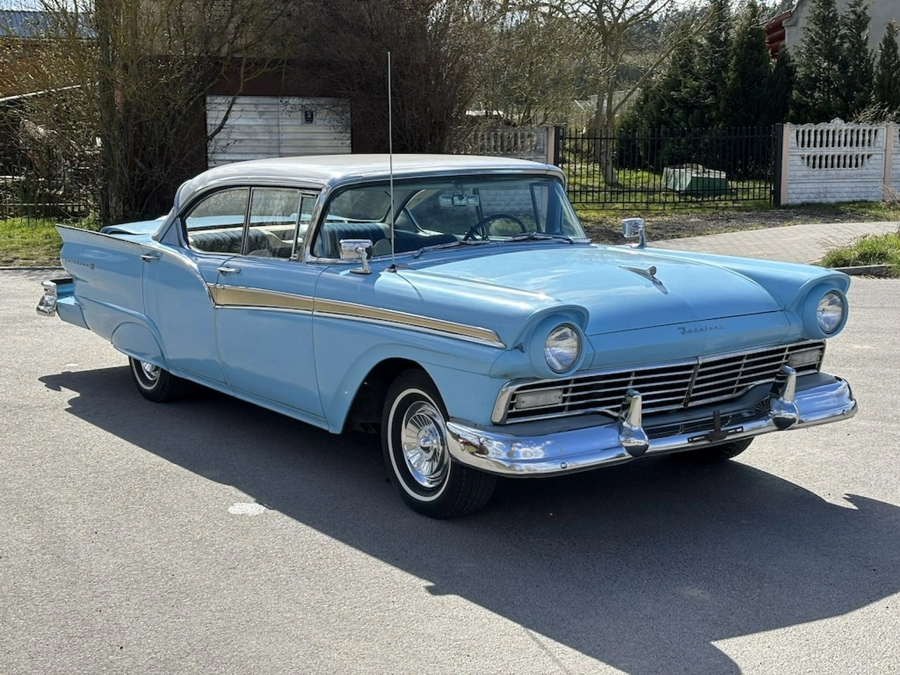 Ford Fairlane - Główne zdjęcie