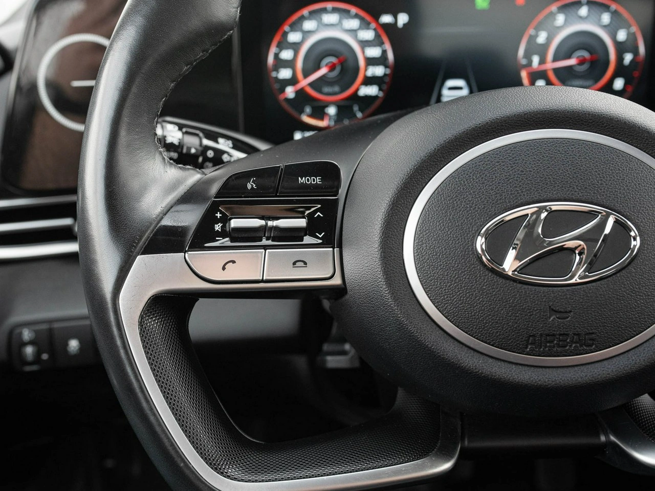 Hyundai Elantra - Zdjęcie 14