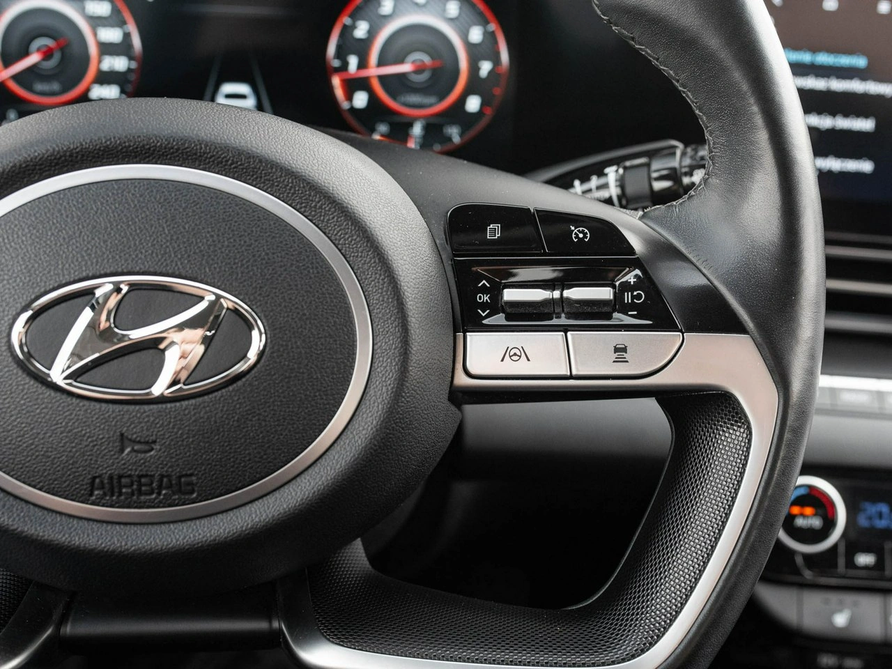 Hyundai Elantra - Zdjęcie 15