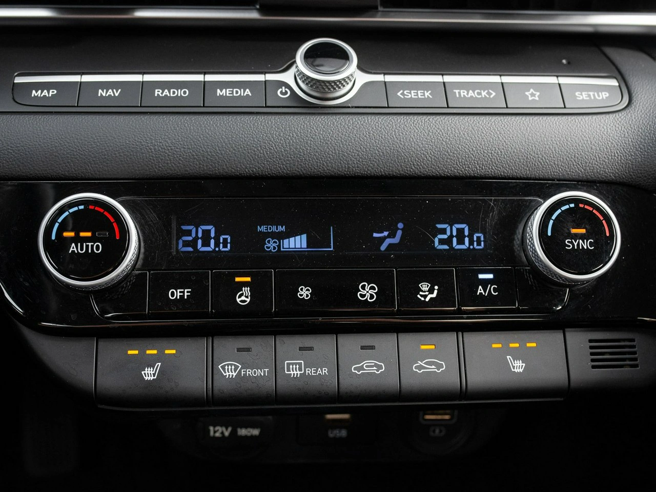 Hyundai Elantra - Zdjęcie 17