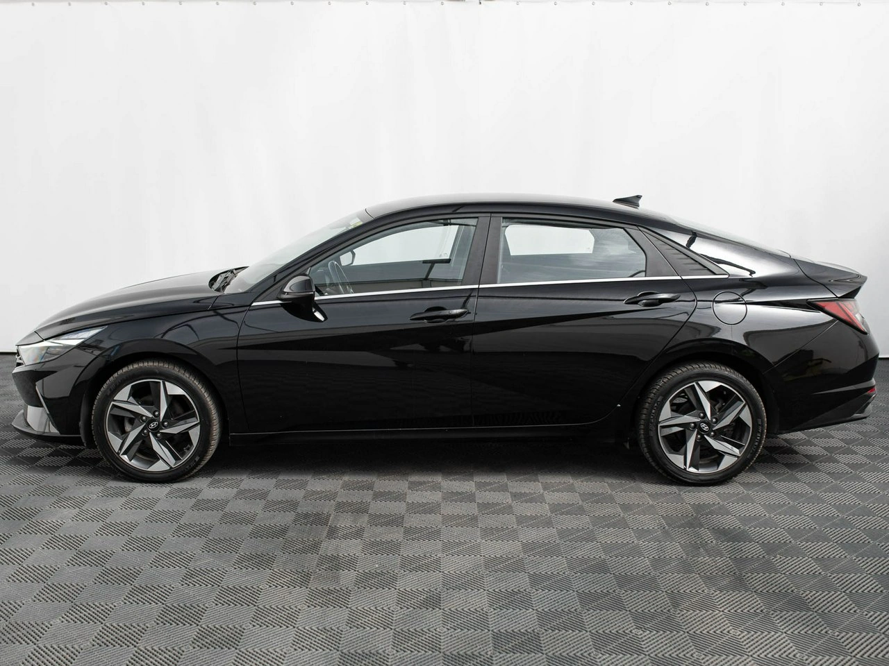 Hyundai Elantra - Zdjęcie 8