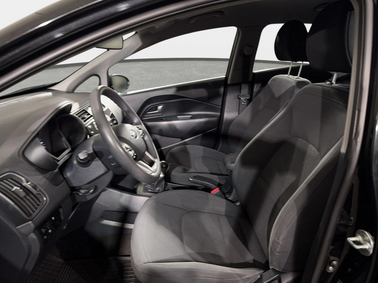 Kia Rio - Zdjęcie 9