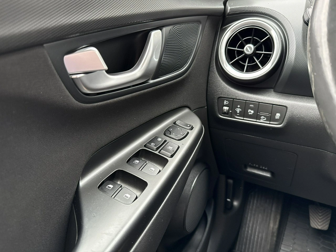 Hyundai Kona - Zdjęcie 20