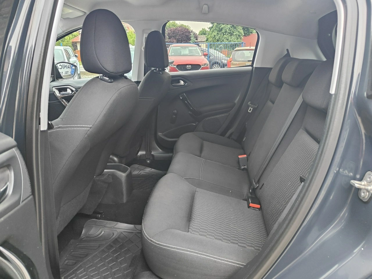 Peugeot 208 - Zdjęcie 24