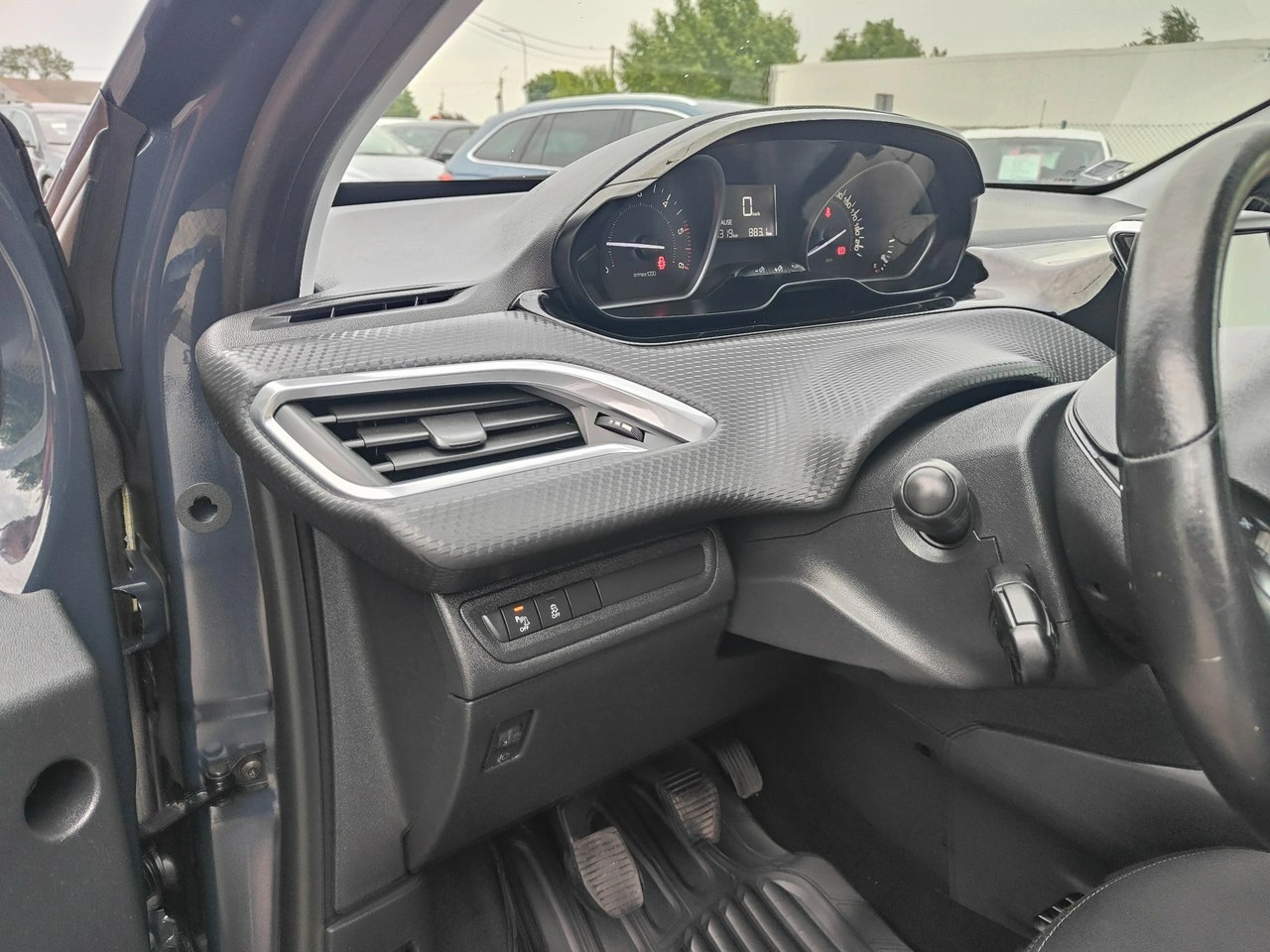 Peugeot 208 - Zdjęcie 9