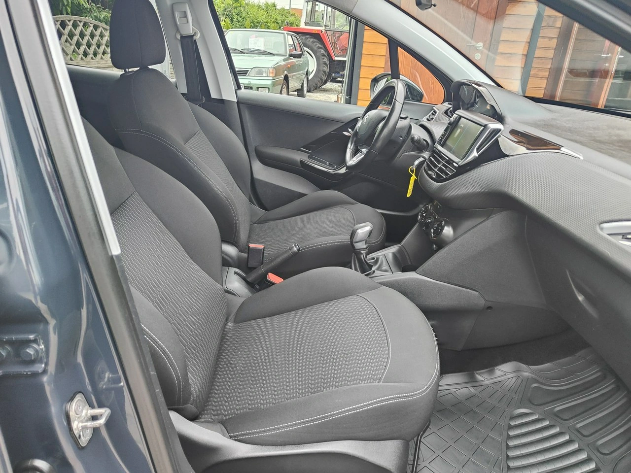 Peugeot 208 - Zdjęcie 16