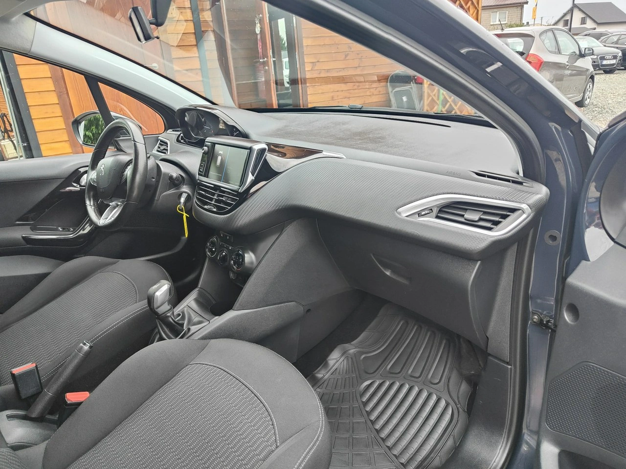 Peugeot 208 - Zdjęcie 18