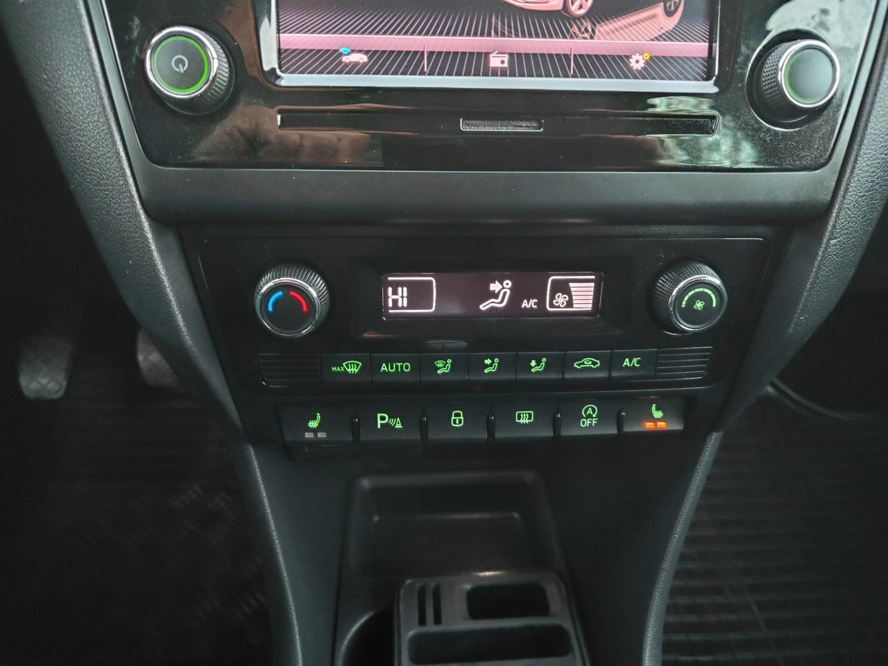 Skoda RAPID - Zdjęcie 12