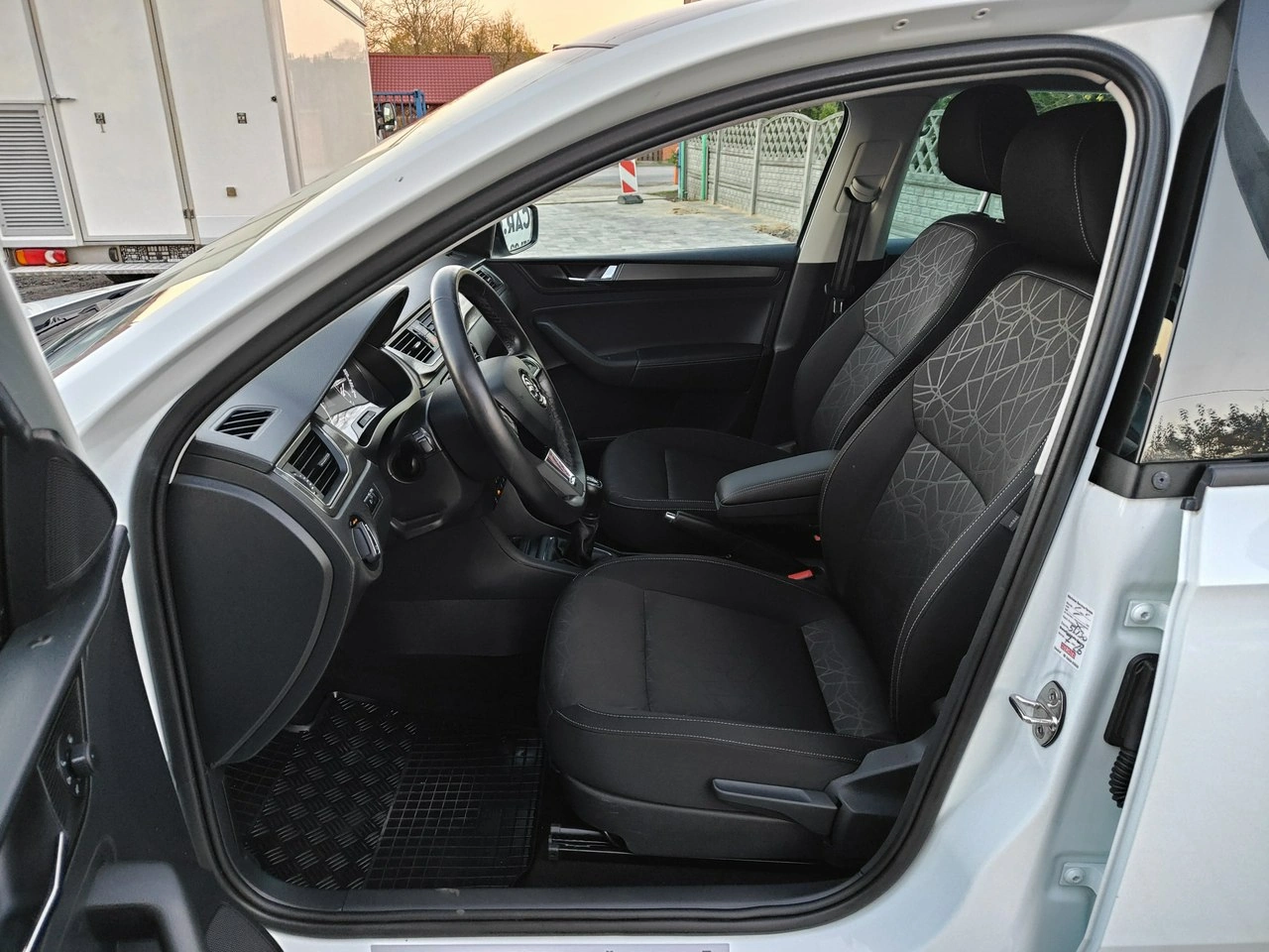 Skoda RAPID - Zdjęcie 6