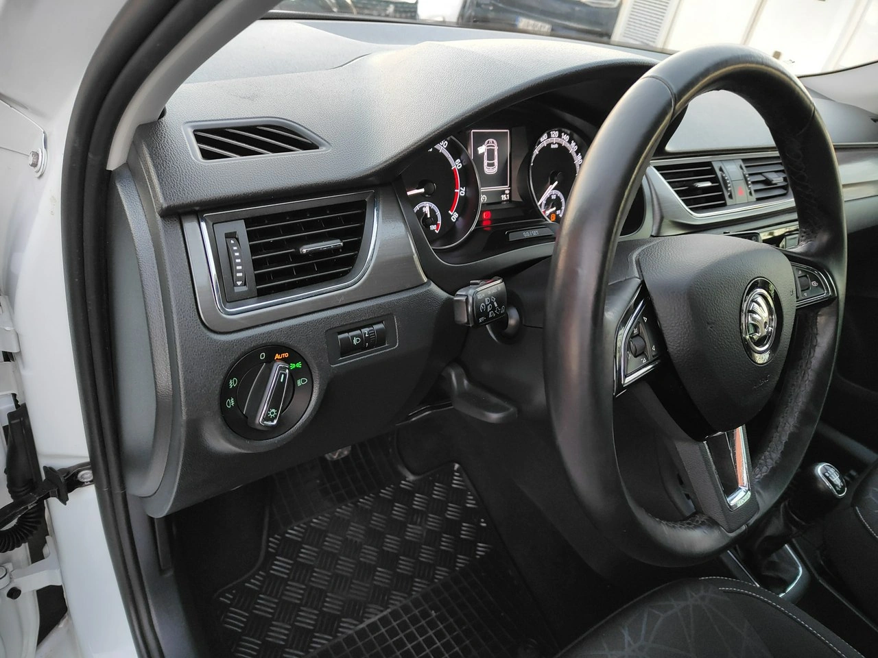 Skoda RAPID - Zdjęcie 14