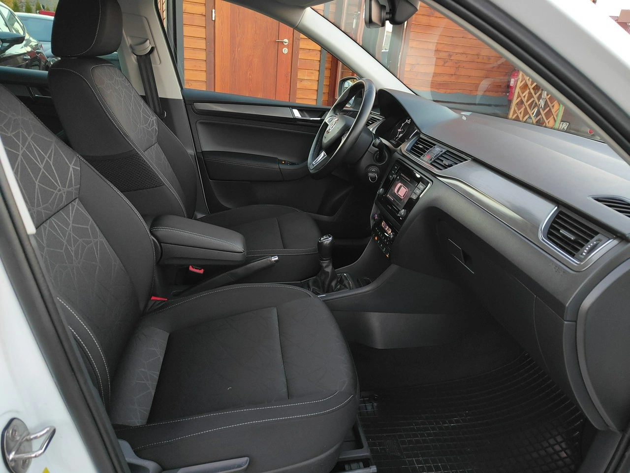 Skoda RAPID - Zdjęcie 17